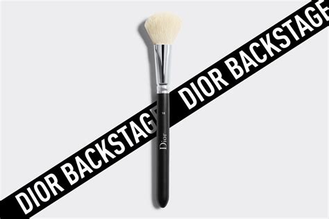 Pinceau maquillage blush Dior Backstage Blush Brush N° 16 